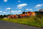 Die kalte BBL 46 / 4185 50-4 (92 80 4185 150-4 D-BBL) eine Vossloh DE 18, geschleppt eingereiht hinter der an die BBL Logistik GmbH (Hannover) vermietete Stadler EURO 9000 der ELP BBL 58 / 2019 321-9 (90 80 2019 321-9 D-ELP) am 18 Juni 2026 bei der Durchfahrt mit einem Schotterzug in Kirchen (Sieg) in Richtung Siegen.

Die DE 18 wurde 2024 von der Vossloh Rolling Stock GmbH (teil der chinesischen CRRC-Gruppe) in Kiel unter der Fabriknummer 5502637 gebaut und an die BBL geliefert.