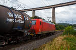 Die 145 092-3 (91 80 6145 092-3 D-BRLL) der BRLL - Beacon Rail Leasing S.� r.l. (Luxembourg), ex 145-CL 014, f�hrt am 22 Juli 2026, mit einem Kesselwagenzug, durch Siegen-Eiserfeld in Richtung K�ln. Im Hintergrund die 105 m hohe Siegtalbr�cke der Autobahn A45 (Sauerlandlinie).

Die TRAXX F140 AC wurde 2001 von ADtranz (ABB Daimler-Benz Transportation GmbH / DaimlerChrysler Rail Systems) in Kassel unter der Fabriknummer 33828 gebaut.