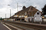 Der Bahnhof Treysa am 25.08.2014 von der Gleisseite.

Der Bahnhof Treysa ist ein 1908 er�ffneter Durchgangsbahnhof an der Main-Weser-Bahn (KBS 620) in der hessischen Stadt Schwalmstadt. Er liegt im Stadtteil Treysa am s�dlichen Rand der Innenstadt und ist ICE-Haltepunkt sowie ehemaliger Knotenpunkt an der Main-Weser-Bahn im Regionalverkehr.