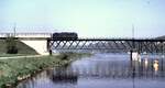 118 039-7 auf der Donaubrücke bei Saal am 15.05.1982.