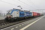 BoxXpress 193 836 schleppt ein KLV durch Blerick am mistigen 16.Dezember 2021.