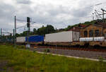 Vierachsiger Drehgestell-Taschenwagen f�r den Transport von Sattelaufliegern 37 80 4793 065-6 D-CBRS, der Gattung Sdkmss (CargoBeamer JetModule Sdkmss), der Cargo Beamer RollingStock GmbH, am