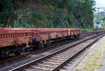 Leerer vierachsiger  Drehgestell-Flachwagen (Niederbordwagen) mit Seitenborden, Stirnw�nden (Stahl-Bordw�nden) und Stahlfu�boden, 31 80 3944 092-7 D-DB, der Gattung Res-x 679.1, der DB Cargo AG, am 11