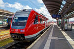 Gleich in Dreifachtraktion stehen 3 gekuppelte Dieseltriebwagen mit Neigetechnik der Baureihe 612 (Bombardier RegioSwinger) als RE 30 (Hof - Bayreuth - Pegnitz - N�rnberg) im Hbf Hof zur Abfahrt