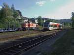 Am 15.07.2010  die Hellertalbahn mit Stadler GTW 2/6, von Betzdorf in den Bahnhof Herdorf ein.