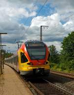 Da ich mein Objektiv vergessen hatte umzuschalten reichte es nur zu diesem Nachschu� - Ein 5-teiliger Flirt 429 044 / 544 der HLB (Hessischen Landesbahn) als RE 99 (Main-Sieg-Express) Frankfurt/Main -
