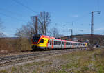 Der 5-teilige Stadler Flirt 429 043 / 429 543 der HLB (Hessischen Landesbahn) fährt am 22.04.2021, als RE 99  Main-Sieg-Express  (Frankfurt - Gießen - Siegen), durch Rudersdorf (Kreis