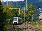 Der VT 502 (95 80 1648 102-9 D-HEB / 95 80 1648 602-8 D-HEB), ein Alstom Coradia LINT 41 der neuen Gerneration, der HLB (Hessische Landesbahn GmbH) erreicht am 23.09.2017, als RB 93  Rothaarbahn  (Bad