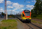Der 5-teilige Stadler Flirt 429 043 / 429 543 der HLB (Hessischen Landesbahn) fährt am 16 Mai 2025, als RE 99 „Main-Sieg-Express“ (Siegen - Gießen - Frankfurt), durch Rudersdorf (Kreis Siegen) in Richtung Gießen. Hinweis: Ich stehe am Bahnsteig Anfang. 

Nochmals einen lieben Gruß an den mir bekannten und sehr netten Lokführer zurück. 