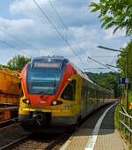 Der 5-teilige Flirt 429 046 / 429 546 der HLB (Hessischen Landesbahn) durchfährt als RE 99 Main-Sieg-Express (Siegen-Gießen-Frankfurt am Main) am 13 Juli 2013 den Haltepunkt Katzenfurt