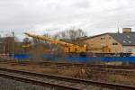   Der KSW Bahnhof Siegen-Eintracht (Betriebsbereich Eisern-Siegener Eisenbahn), ist von den DB Gleisen (der Siegstrecke KBS 460) durch die Sieg getrennt.