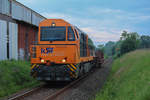 Lange war ich auf der Jagd nach diesem Gz, jetzt hab ich ihn :-)    Die Lok 43 (92 80 1273 018-2 D-KSW), eine G2000 BB der Kreisbahn Siegen-Wittgenstein, durchfährt hier Lützel in Richtung