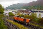   Die KSW 42 (92 80 1277 902-3 D-KSW), eine Vossloh MaK G 1700 BB der KSW Kreisbahn Siegen-Wittgenstein, hat am 29.09.2020 aus Richtung Burbach kommend Herdorf erreicht und fährt nun in den Rbf