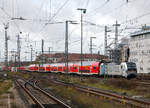 Im Sandwich zweier von Railpool angemieteten Siemens Vectron AC verl�sst der RE 19 „Franken-Th�ringen-Express“  N�rnberg –Erlangen  – Bamberg – Coburg, der DB Regio