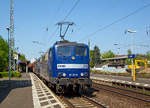   Die beiden 151er  RBH 274 (151 127-8) und RBH 272 (151 081-7) fahrren am 20.04.2018 mit einem Kohlezug durch den Bahnhof Bonn-Beul in Richtung S�den.