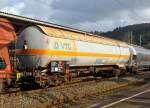 Vierachsiger-Drehgestell Druckgaskesselwagen mit Sonnenschutzdach, der Gattung Zagkks registriert als 33 RIV 80 D-VTGD 7912 475-0 der VTG AG (Hamburg) am 31.01.2015 bei der Zugdurchfahrt in