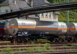 W�rmeisolierter 70m�-Drehgestell-Druckgaskesselwagen f�r Chemische Gase, der Gattung Zags, 33 80 7813 339-8 D-VTG, der VTG AG, ex EVA (Eisenbahn-Verkehrsmittel AG), abgestellt am 30.07.2017 in Linz am