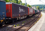 Sechsachsiger Drehgestell-Gelenk-Containertragwageneinheit 90´, 31 80 4954 614-2 D-AAEC, der Gattung Sggmrs 90´179 (VTG-Typ I71.090), der VTG Rail Europe GmbH, Hamburg (ehemaliger Wagen der