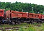 Sch�ttgutkippwagen mit elektrohydraulischer Bet�tigung und vier Rads�tzen, Gattung Fans 128 (31 80 6770 408-6) der DB Schenker Rail, abgestellt am 08.06.2012 in Betzdorf (Sieg).