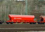 Gedeckter Sch�ttgutwagen mit schlagartiger Schwerkraft-Mittenentladung, mechanischem Klappenverschlusssystem und vier Rads�tzen (Getreidesilowaggon Tagnoos 898) 0651 246-1 der DB Schenker.
