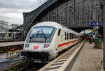 Der modernisierter klimatisierte zweite Klasse InterCity-Steuerwagen mit Fahrrad-/Gep�ckabteil D-DB 61 80 80-91 146-3 der Bauart Bpmmbdzf 286.1 der DB Fernverkehr AG, am 21 Oktober 2025 am Zugschluss des IC 2155 von K�ln Hbf nach Gera Hbf im Hauptbahnhof K�ln. 

Der Wagen wurde 1990 vom Raw Halberstadt als Bom 2185, D-DR 51 50 21-85 088-5 gebaut. Zum 01.01.1994 ging er an die DB AG �ber und wurde zum Bom 281, D-DB 51 50 21-85 088-5. Vom PFA Weiden (Partner f�r Fahrzeugausstattung GmbH) wurde er 1998 zum Bpmbdzf 297, D-DB 50 80 80-90 046-9 umgebaut, 2003 wurde aus ihm der Bpmbdzf 296.1, D-DB 61 80 80-91 146-3, der letzte Umbau zum Bpmmbdzf 286.1 war 2015. 

TECHNISCHE DATEN: 
Spurweite: 1.435 mm (Normalspur)
L�nge �ber Puffer: 26.400 mm
Wagenkastenl�nge: 26.100 mm
Wagenkastenbreite: 2.825 mm
Drehzapfenabstand: 9.000 mm
Achsstand im Drehgestell: 2.500 mm
Drehgestellbauart: SIG 725, SIG 726
Leergewicht:  48 t
H�chstgeschwindigkeit:  200 km/h
Zulassungen f�r: D, A, H, CZ, CH, H und F
Sitzpl�tze: 	32 (2. Klasse) und 2 Rollstuhlpl�tze
Mehrzweckabteil:  f�r bis zu 16 Fahrr�der
Toiletten: 1, behindertengerecht, geschlossenes System