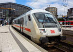 Der modernisierter klimatisierte zweite Klasse InterCity-Steuerwagen mit Fahrrad-/Gepäckabteil D-DB 61 80 80-91 102-6 der Bauart Bpmmbdzf 286.1 der DB Fernverkehr AG, am 23 April 2026 am Zugschluss des IC 2261 von Rostock Hbf über Lübeck Hbf nach Hamburg Hbf im Hauptbahnhof Hamburg. 

TECHNISCHE DATEN: 
Spurweite: 1.435 mm (Normalspur)
Länge über Puffer: 26.400 mm
Wagenkastenlänge: 26.100 mm
Wagenkastenbreite: 2.825 mm
Drehzapfenabstand: 9.000 mm
Achsstand im Drehgestell: 2.500 mm
Drehgestellbauart: SIG 725, SIG 726
Leergewicht:  48 t
Höchstgeschwindigkeit:  200 km/h
Zulassungen für: D, A, H, CZ, CH, H und F
Sitzplätze: 	32 (2. Klasse) und 2 Rollstuhlplätze
Mehrzweckabteil:  für bis zu 16 Fahrräder
Toiletten: 1, behindertengerecht, geschlossenes System