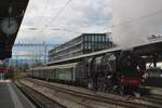 Am 17 Mai, um 14;01 verlast 241A65 von Damflok Depot Full der Bahnhof von Solothurn mit ein Extrazug.