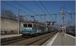 Die SNCF BB 22 313 erreicht mit einem TER Chambéry-Challes-des-Eaux.
