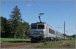 Kurz vor Pougny-Chancy ist die SNCF BB 22355 mit ihrem TER von Genève nach Lyon unterwegs.