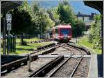 Der Triebzug Z 855 des Mont Blanc Express kommt aus St-Gervais-Le-Fayet und f�hrt am 03.08.08 in den Bahnhof von Chamonix-Mont-Blanc ein.
