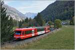 Der SNCF Z 850 055 (94 87 0001 859-1 F-SNCF) erreicht in K�rze sein Ziel Vallorcine; das Vorsignal und im Hintergrund das Hauptsignal zeigen  Freie Fahrt .