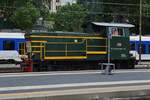 FS Diesellok 245 638-1 wartet im Bahnhof von Triest, auf das Signal zum Ausfahren aus dem Bahnhof. 05.05.2025