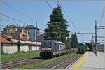 Die GTS Rail (General Transport Service SpA) 483-052 verlässt mit einem Güterzug den Bahnhof von Gallarate.
