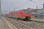 Der bimodulare FS Trenitalia BUM BTR 813 004 ist von Aosta in Chivasso als RV VdA 2726 angekommen und f�hrt nun nach dem Richtungswechsel nach Torino Porta Nuova weiter.
Der Zug fuhr mit Diesel von Aosta bis Ivrea und ab dort elektrisch.

24. Februar 2023