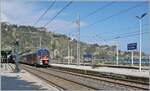 Der FS Trenitalia ETR 104 074 verl�sst Taormina. Interessanterweise weichen die Stationsschilder bei der genauen Bezeichnung des Bahnhofsnamen ab: Rechts im Bild  Taormina Giardini  in der Mitte  Taormina Giardini Naxos  und im Internet bei Trenitalia Taormina-Giradini - also mit Bindestrich. Ein Umstand, der sich nicht nur auf Taormina beschr�nkt, auch Finale Liguere wird zuweilen mit Finale Ligure Maritima bezeichnet und Reggio Calabria mit Reggio di Calabria. Sicher gibt es noch weitere Beispiele. 

11. M�rz 2026 

 