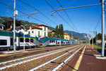   Nachdem die zwei gekuppelten ETR 425 der Trenord (ETR 425 023 und ETR 425 060) am 22.06.2016 versp�tetet den Bahnhof von Stresa erreicht haben, m�ssen sie hier nun den EC 32 nach Geneve durchlassen,
