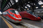 Zwei unterschiedliche italienische Hochgeschwindigkeitsz�ge nebeneinander am 14.09.2017 im Bahnhof Milano Centrale....