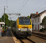 Die CFL 3005 erreicht am 17 Juni 2013, mit dem IR 111 von Liers �ber Li�ge-Guillemins und Troisvierges (Ulflingen) nach Luxembourg, den Bahnhof Wilwerwiltz. Mit ihm fahren wir nun bis Luxemburg.