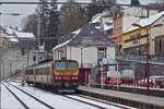 Am 25.01.2019 steht CFL Triebzug 2013 im leicht verschneiten Bahnhof von Wiltz, er wird in K�rze die Stichstrecke nach Kautenbach bedienen.