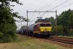 RRF 4401 schleppt ein Kesselwagenzug durch Wijchen am 27 Juli 2019.