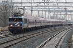 Mit ein privaten Nachtzug von Green City Trip am Haken treft am feuchtem 3.Februar 2022 TCS 102001 in Geldermalsen ein für ein Stopp von 3 Minuten.
