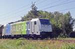 Halbregenbogen 186 295 passiert mit ein Kesselwagenzug am 28 Juni 2019 Oisterwijk.