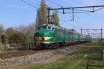 Historischer Triebzug 766 durchfahrt Niftrik am 11 April 2025 auf ein Konditionsfahrt von Amersfoort �ber Deventer, Nijmegen und Eindhoven nach Maastricht.