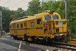 A-Swie 99 81 9162 001-7 Schweres Nebenfahrzeug der Art: Gleisvormessmaschine EM – SAT 120, Eigengewicht 54 t; Bremse: KE-GP mZ; gebaut im Jahr 2008 unter der Nr. 169; zugelassen f�r Streckenklasse B1 und h�her, aufgenommen an der Bahnschranke vor Enscherange. 29.08.2023