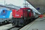 E-Lok 1063 031 schiebt eine Wagenzug an den Bahnsteig des Wiener Westbahnhofs. 07.05.2026