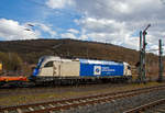 Die 1216 954 (91 81 1216 954-8 A-WLC) der WLC - Wiener Lokalbahnen Cargo GmbH (Wien), f�hrt am 26.03.2021 mit einem Leerzug, neuer 4-achsiger Drehgestell - 40‘ Containertragwagen der Gattung