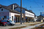 Das Empfangsgebäude Bahnhof Ebensee am Traunsee am 03 April 2025. Der Bahnhof ist an der Salzkammergutbahn (ÖBB KBS 170) und ist auf einer Seehöhe von 429,193 Meter.

Die Blickrichtung ist hier Traunsee.