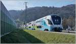 Die Stadler Eea 936 133-8 f�hrt mit einem sechsteiligen Westbahn  Kiss 2  auf dem Weg in Richtung St.