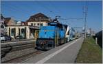 Die Stadler Eea 936 133-8 f�hrt mit einem sechsteiligen Westbahn  Kiss 2  auf dem Weg in Richtung St.