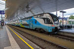 Der sechsteilige Stadler Kiss� 4010 029 / 4010 129 der WESTbahn am 11.09.2022 im Hbf Salzburg.